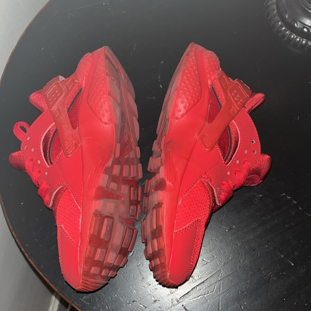 Kids size 5y red hurraches - Picture 2 of 6